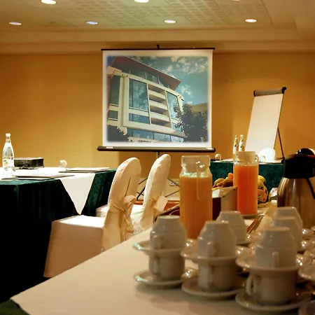 Occidental Paris 勒瓦卢瓦-佩雷