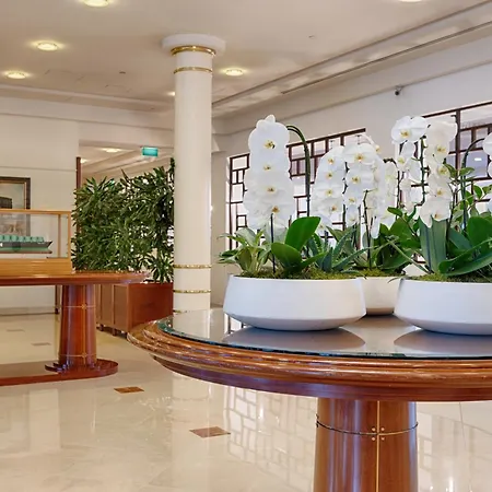 Hotel Evergreen Laurel